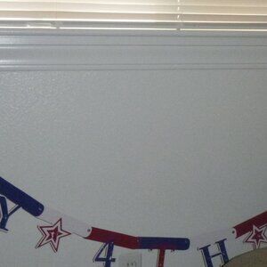 Happy 4th of July garland.
